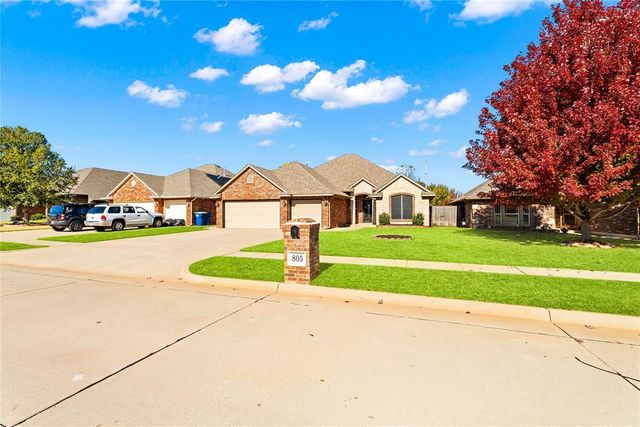 805 W Old Farm Way, Mustang, OK 73064