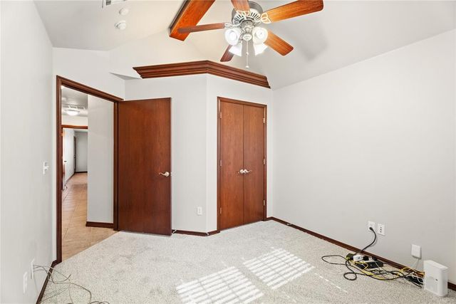 805 W Old Farm Way, Mustang, OK 73064