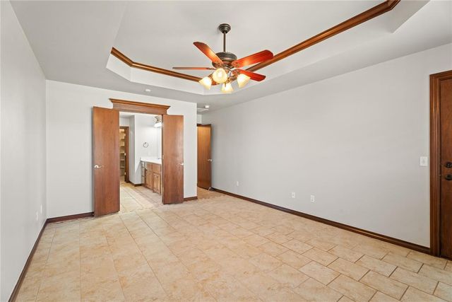 805 W Old Farm Way, Mustang, OK 73064