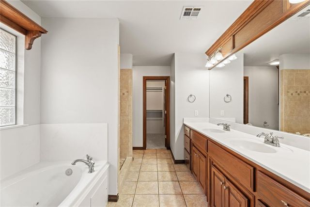 805 W Old Farm Way, Mustang, OK 73064