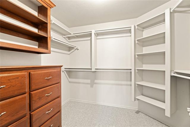 805 W Old Farm Way, Mustang, OK 73064