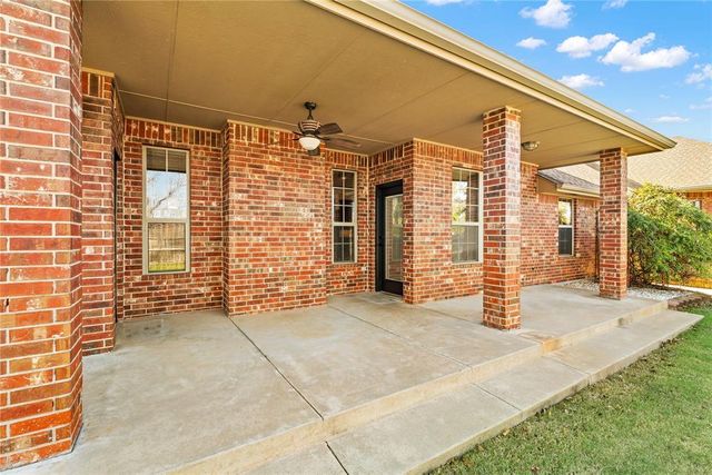 805 W Old Farm Way, Mustang, OK 73064