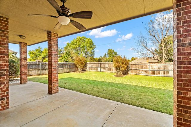 805 W Old Farm Way, Mustang, OK 73064