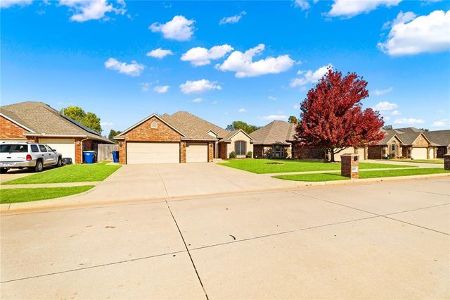 805 W Old Farm Way, Mustang, OK 73064