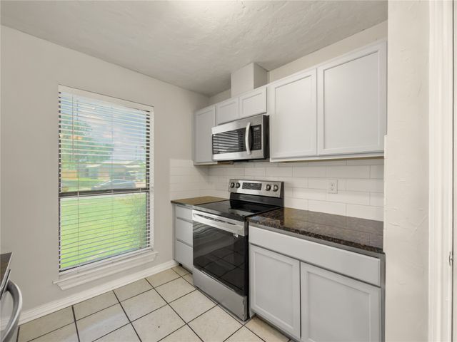 614 Red Coat Lane, Arlington, TX 76002