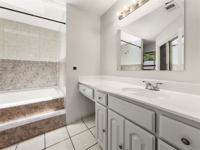 614 Red Coat Lane, Arlington, TX 76002