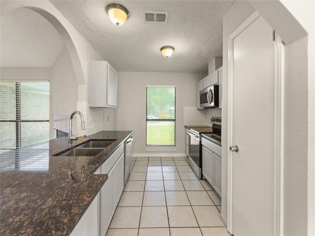 614 Red Coat Lane, Arlington, TX 76002
