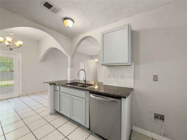 614 Red Coat Lane, Arlington, TX 76002