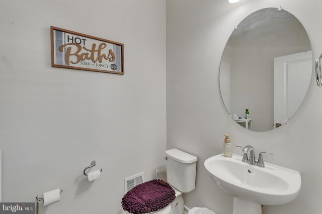 2603 LOGANBERRY DR, Herndon, VA 20171