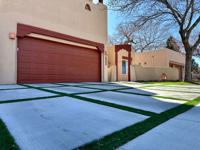 2638 ALOYSIA Lane NW, Albuquerque, NM 87104