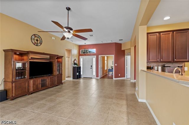 2617 Brightside CT, Cape Coral, FL 33991