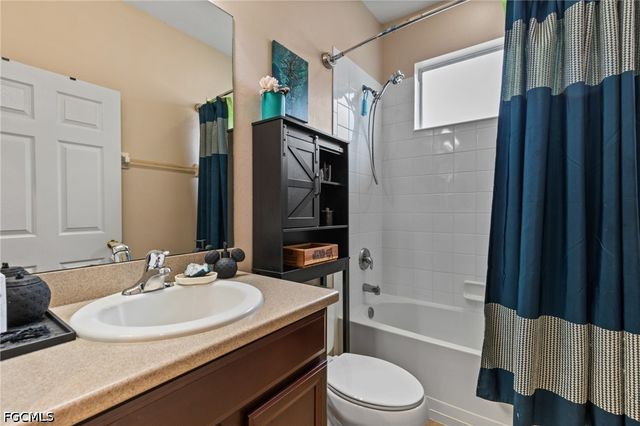 2617 Brightside CT, Cape Coral, FL 33991