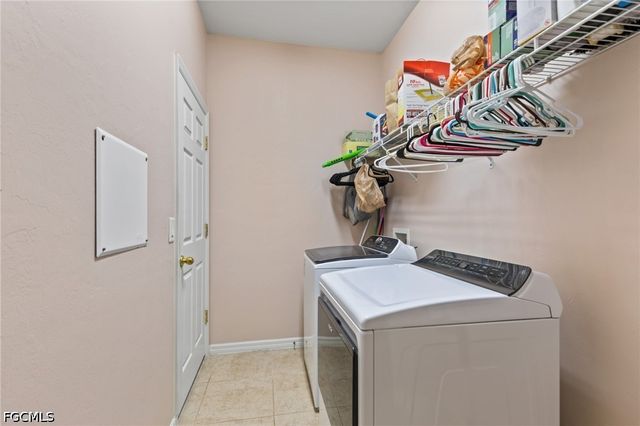 2617 Brightside CT, Cape Coral, FL 33991