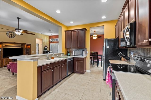 2617 Brightside CT, Cape Coral, FL 33991