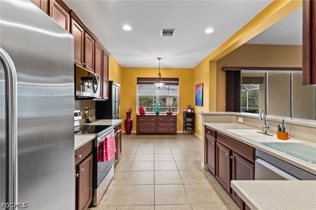 2617 Brightside CT, Cape Coral, FL 33991
