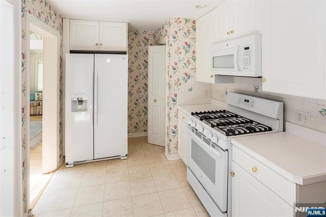 26 Crestview Hill Road, Livingston, NJ 07039