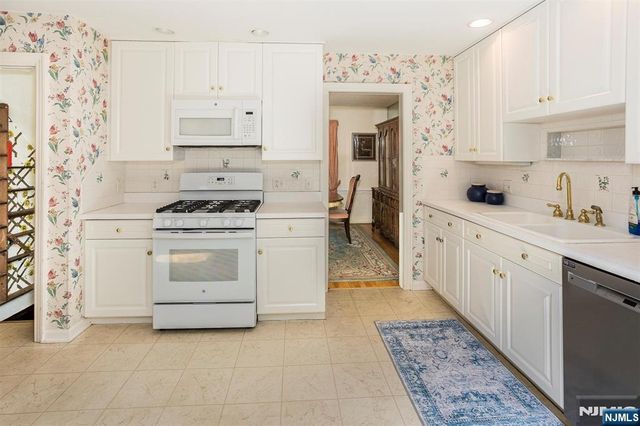 26 Crestview Hill Road, Livingston, NJ 07039