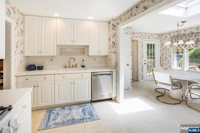 26 Crestview Hill Road, Livingston, NJ 07039