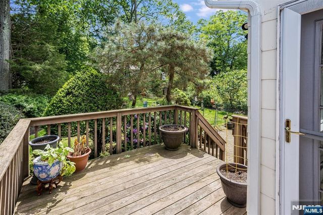 26 Crestview Hill Road, Livingston, NJ 07039