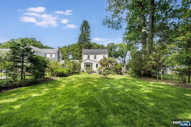 26 Crestview Hill Road, Livingston, NJ 07039