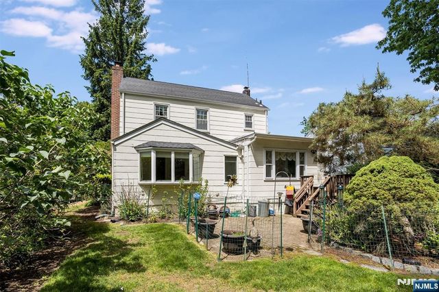 26 Crestview Hill Road, Livingston, NJ 07039