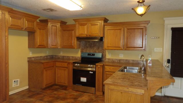 308 Barkley, Iowa, LA 70647
