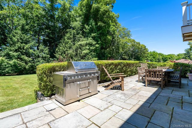 5 Willow Run Road, Greenwich, CT 06831