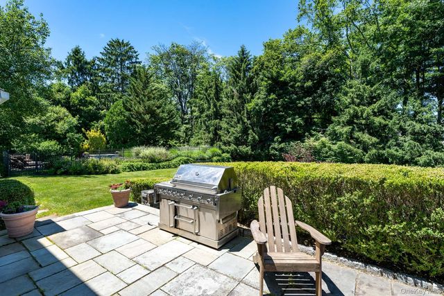 5 Willow Run Road, Greenwich, CT 06831