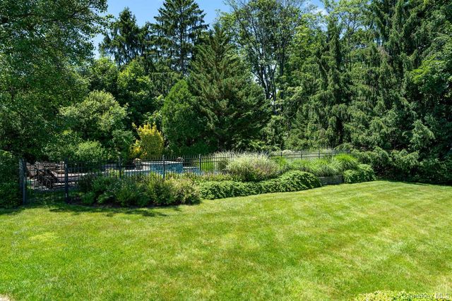 5 Willow Run Road, Greenwich, CT 06831