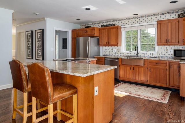 5 Willow Run Road, Greenwich, CT 06831