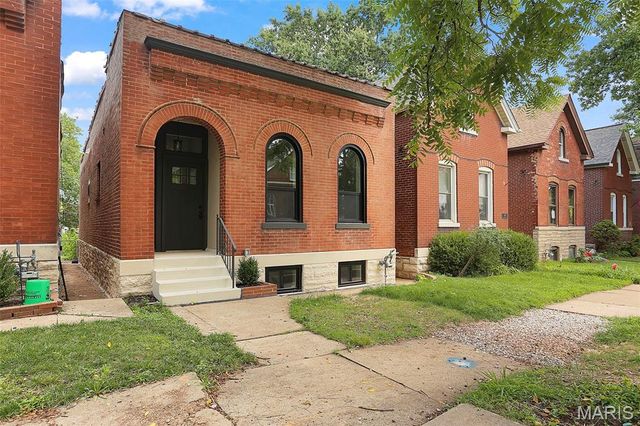 5637 Reber Place, St Louis, MO 63139