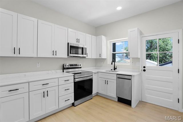 5637 Reber Place, St Louis, MO 63139