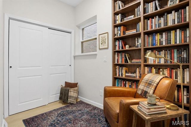 5637 Reber Place, St Louis, MO 63139