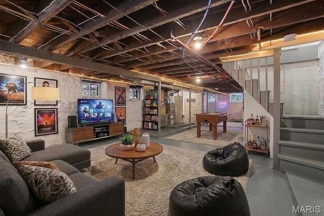 5637 Reber Place, St Louis, MO 63139