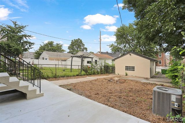 5637 Reber Place, St Louis, MO 63139