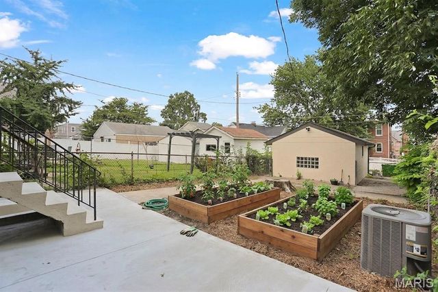 5637 Reber Place, St Louis, MO 63139