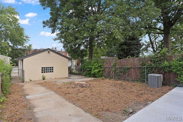 5637 Reber Place, St Louis, MO 63139