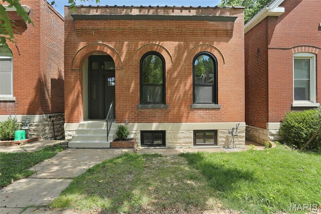 5637 Reber Place, St Louis, MO 63139