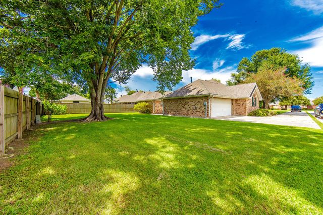 411 Valhi Boulevard, Houma, LA 70360