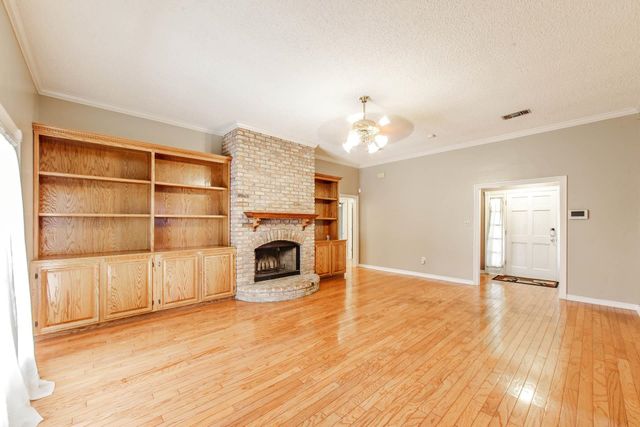 411 Valhi Boulevard, Houma, LA 70360