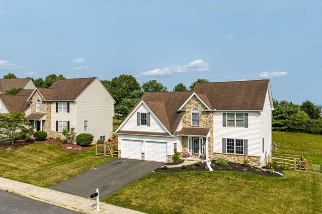 5121 CASSIDY DR, Schnecksville, PA 18078