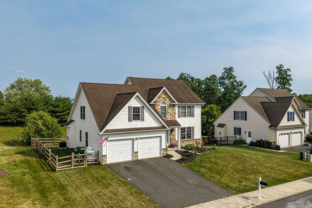 5121 CASSIDY DR, Schnecksville, PA 18078