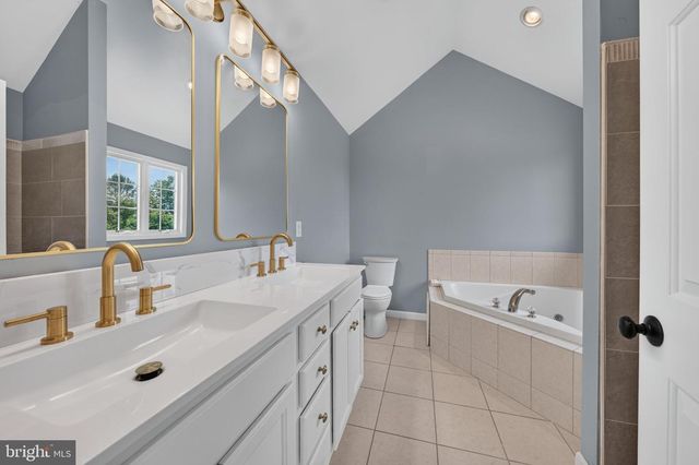 5121 CASSIDY DR, Schnecksville, PA 18078