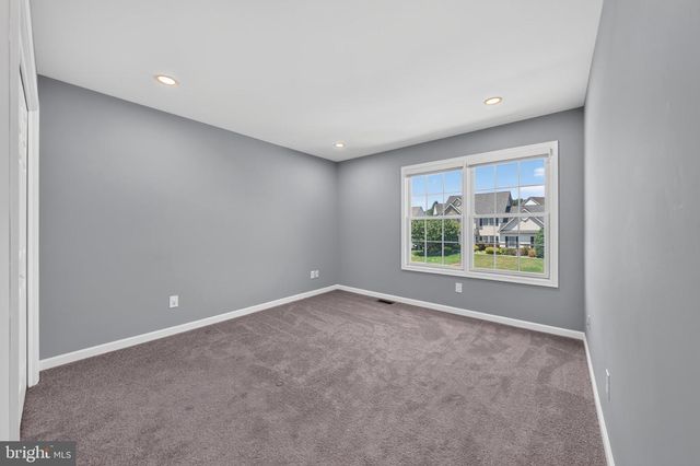 5121 CASSIDY DR, Schnecksville, PA 18078