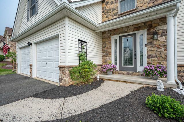 5121 CASSIDY DR, Schnecksville, PA 18078
