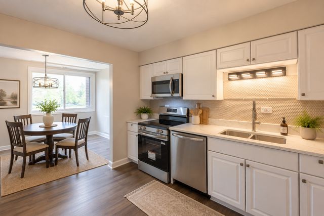 450 Raintree Court 2B, Glen Ellyn, IL 60137