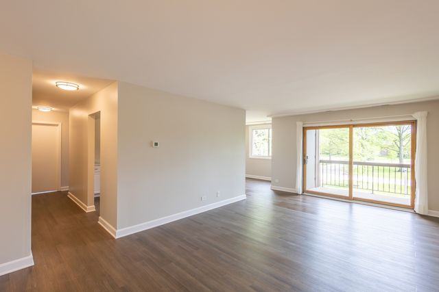 450 Raintree Court 2B, Glen Ellyn, IL 60137