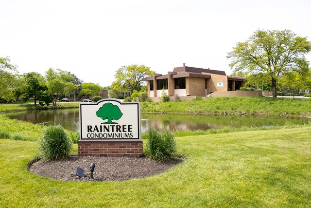 450 Raintree Court 2B, Glen Ellyn, IL 60137