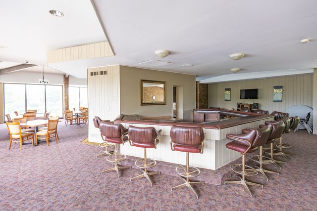 450 Raintree Court 2B, Glen Ellyn, IL 60137