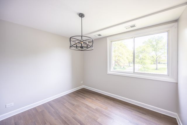 450 Raintree Court 2B, Glen Ellyn, IL 60137